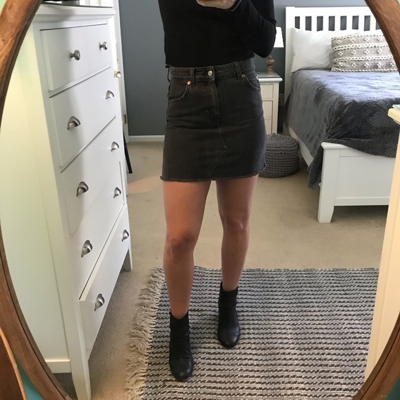 TOPSHOP - Denim Skirt - Picture 3 of 9